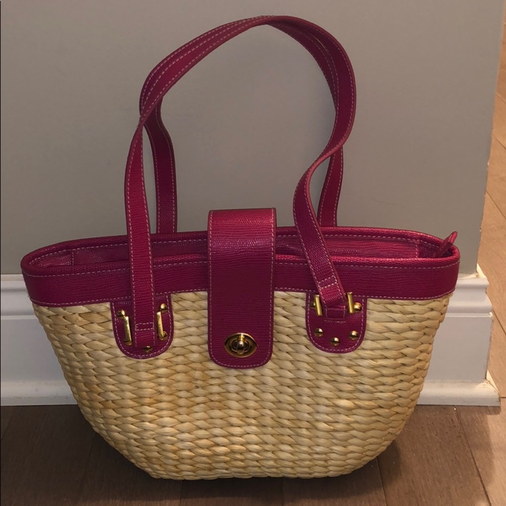 Straw bag with pink leather trim
